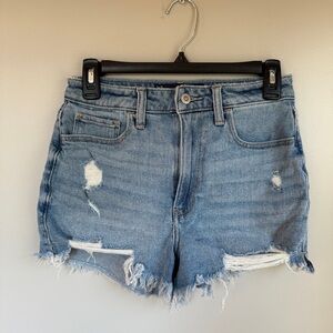 Hollister Ultra High-Rise Mom Shorts | Size: 26